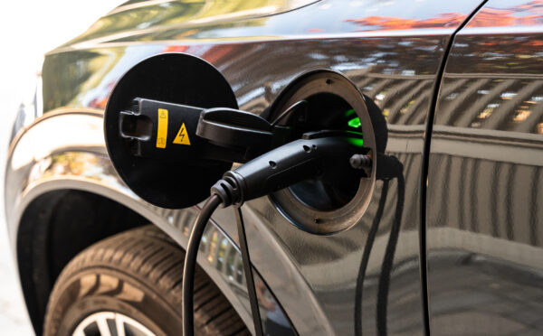Un virage qui se veut transformateur : incidences de la nouvelle stratégie automobile du Canada de 2026 pour les constructeurs, les VE et le commerce