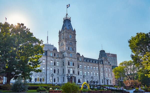 Élargissement du vote par correspondance au Québec : de la contestation judiciaire réussie à la modification de la Loi électorale